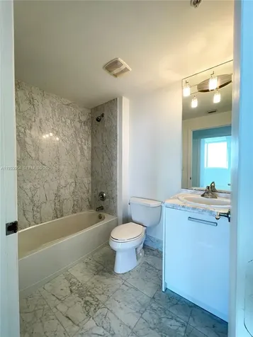 253 NE 2nd Street Miami FL 33132