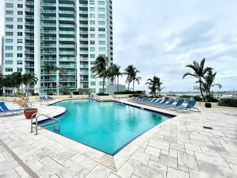 253 NE 2nd Street Miami FL 33132