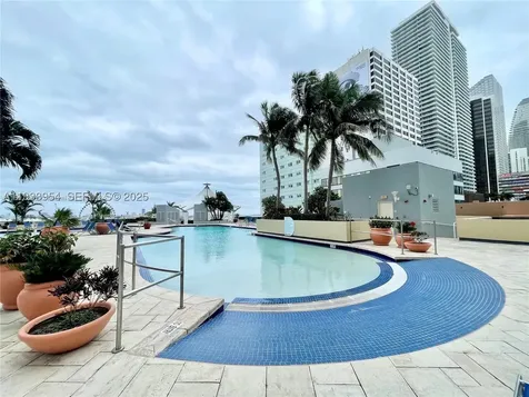 253 NE 2nd Street Miami FL 33132