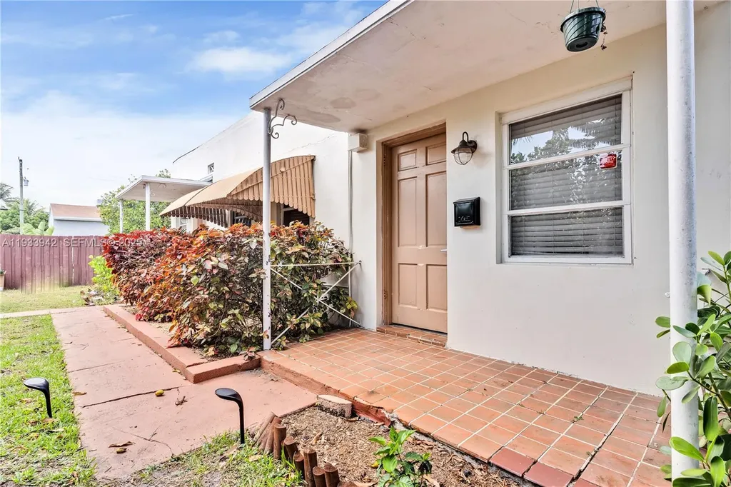 427 NE 107th Street Miami FL 33161