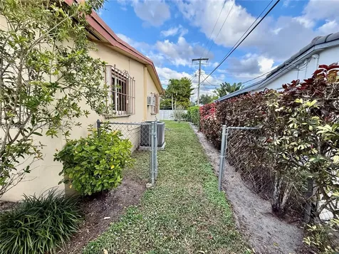 2801 SW 92nd Court Miami FL 33165