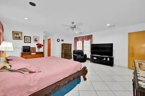 165 W 50th Street Hialeah FL 33012