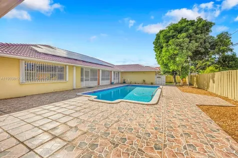 165 W 50th Street Hialeah FL 33012