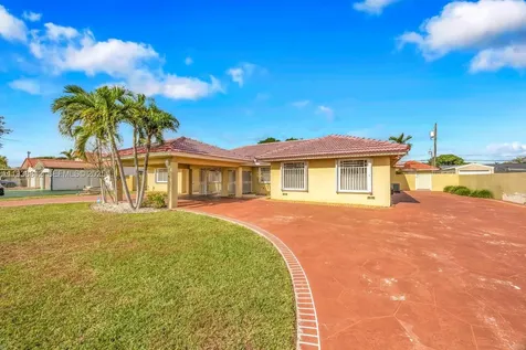 165 W 50th Street Hialeah FL 33012