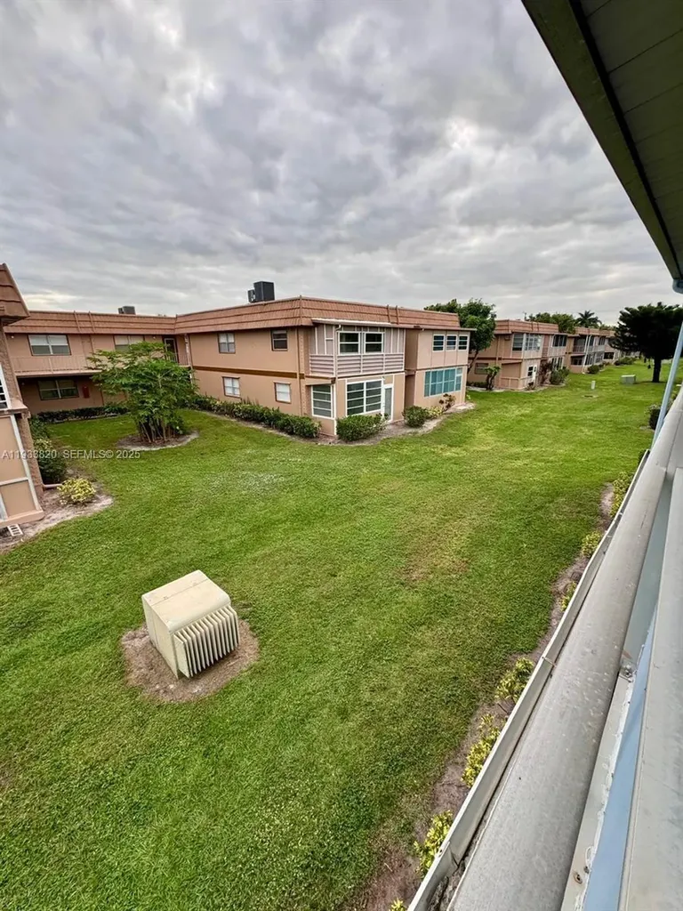 269 Brittany Delray Beach FL 33446