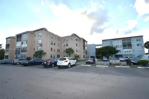 2840 Somerset Drive Lauderdale Lakes FL 33311
