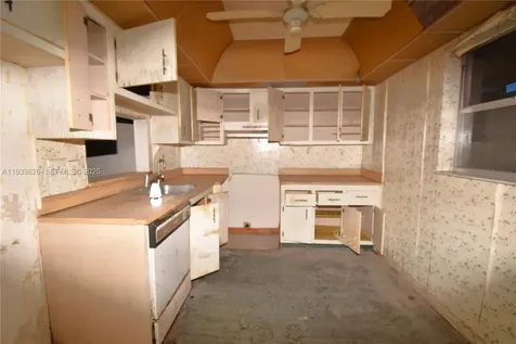 2840 Somerset Drive Lauderdale Lakes FL 33311