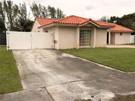 5811 NW 201st Lane Hialeah FL 33015