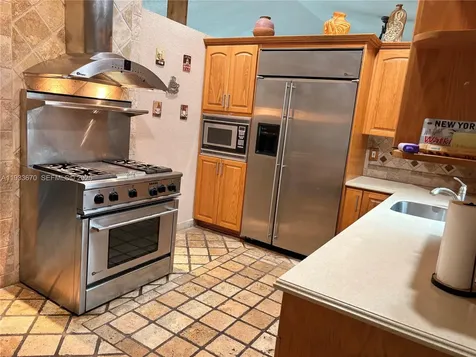 5811 NW 201st Lane Hialeah FL 33015