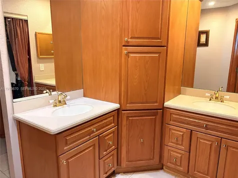5811 NW 201st Lane Hialeah FL 33015