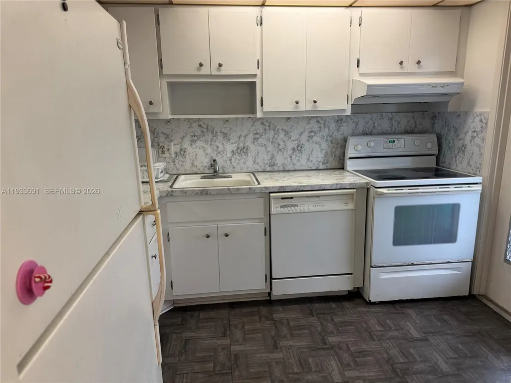 950 Hillcrest Drive Hollywood FL 33021