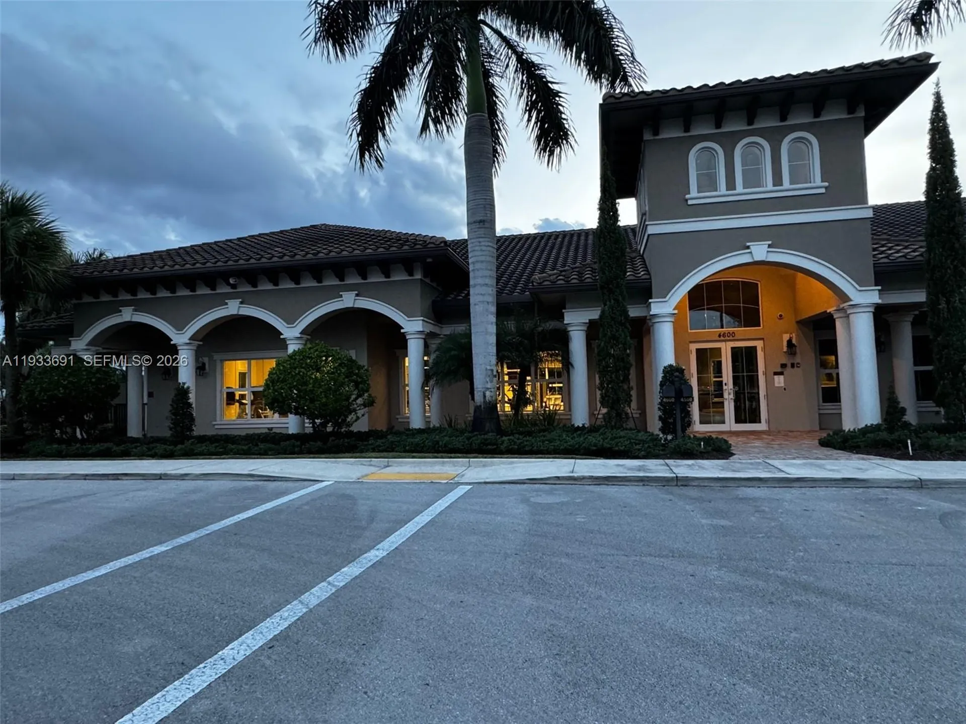 950 Hillcrest Drive Hollywood FL 33021