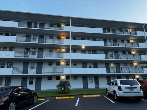950 Hillcrest Drive Hollywood FL 33021