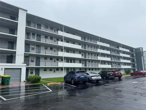 950 Hillcrest Drive Hollywood FL 33021