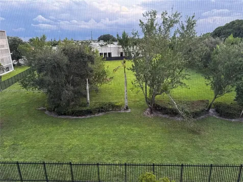 950 Hillcrest Drive Hollywood FL 33021