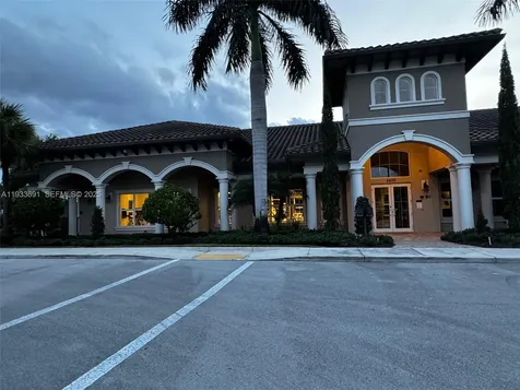 950 Hillcrest Drive Hollywood FL 33021