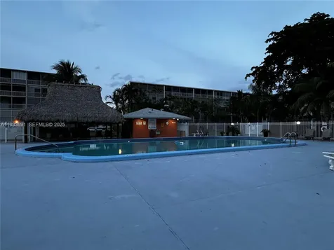 950 Hillcrest Drive Hollywood FL 33021
