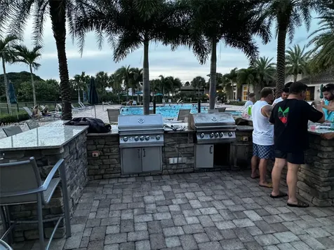 950 Hillcrest Drive Hollywood FL 33021