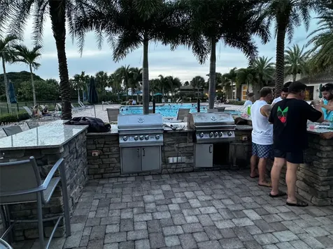 950 Hillcrest Drive Hollywood FL 33021
