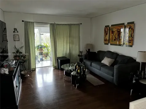 950 Hillcrest Drive Hollywood FL 33021