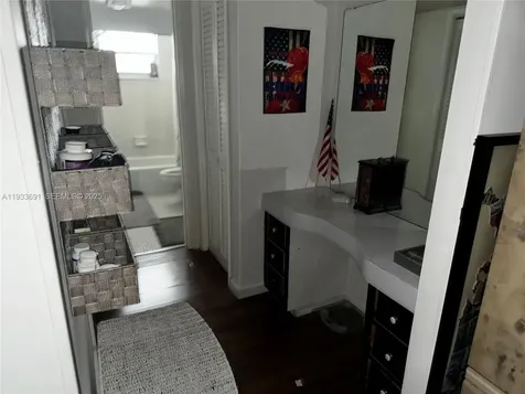 950 Hillcrest Drive Hollywood FL 33021