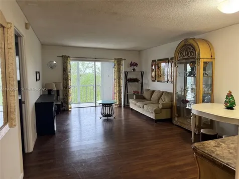 950 Hillcrest Drive Hollywood FL 33021
