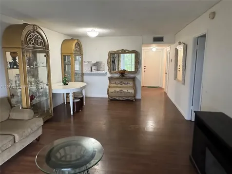 950 Hillcrest Drive Hollywood FL 33021