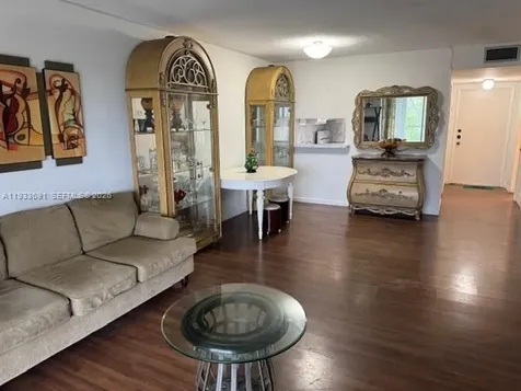 950 Hillcrest Drive Hollywood FL 33021