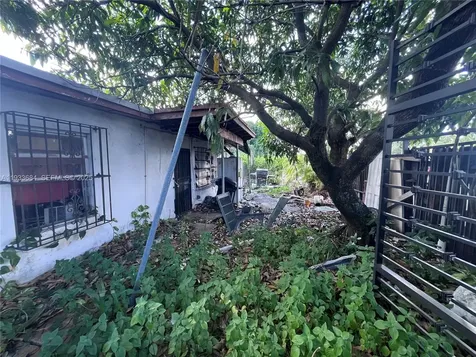 3271 NW 102nd Street Miami FL 33147