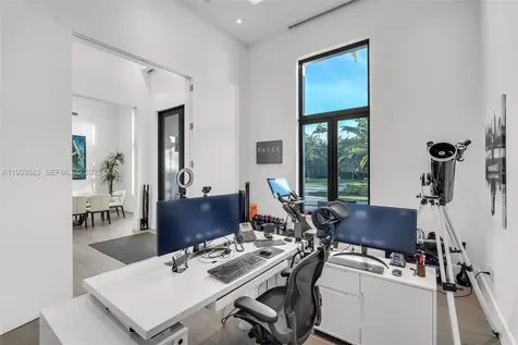 8271 SW 67th Street Miami FL 33143