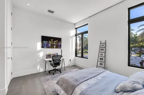 8271 SW 67th Street Miami FL 33143