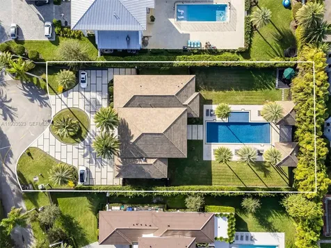 8271 SW 67th Street Miami FL 33143