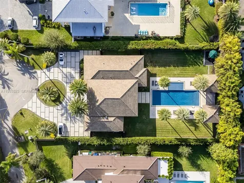 8271 SW 67th Street Miami FL 33143
