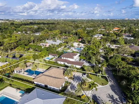 8271 SW 67th Street Miami FL 33143