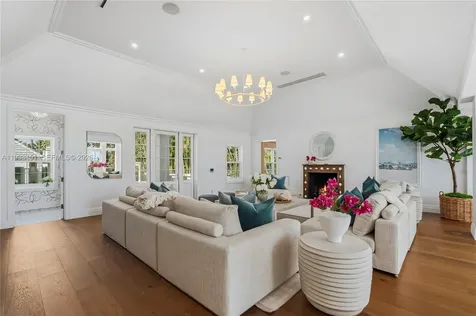 43 N Beach Road Jupiter Island FL 33455