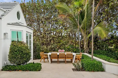 43 N Beach Road Jupiter Island FL 33455