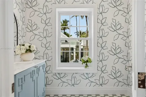 43 N Beach Road Jupiter Island FL 33455