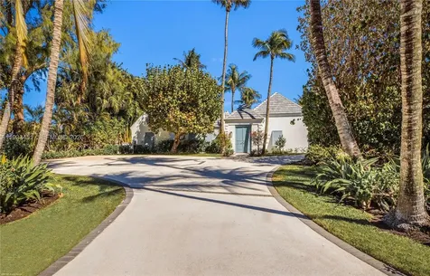 43 N Beach Road Jupiter Island FL 33455
