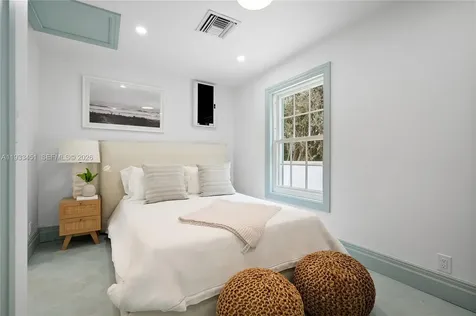 43 N Beach Road Jupiter Island FL 33455