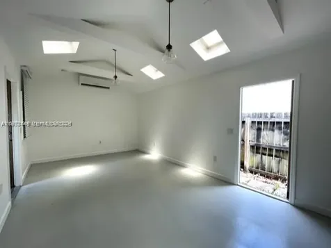 118 NW 24th Street Miami FL 33127