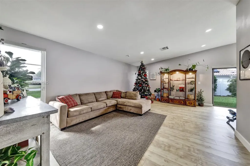 8519 Ramblewood Drive Coral Springs FL 33071