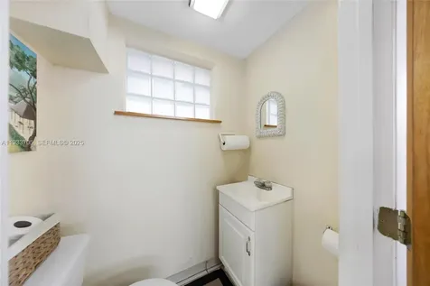 242 NW 12th Avenue Miami FL 33128