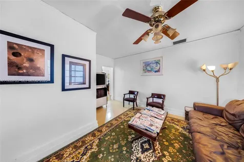242 NW 12th Avenue Miami FL 33128