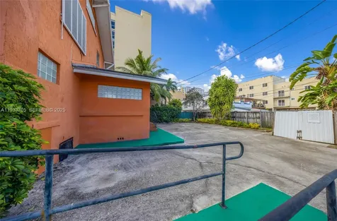 242 NW 12th Avenue Miami FL 33128