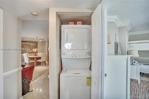 6767 Collins Miami Beach FL 33141