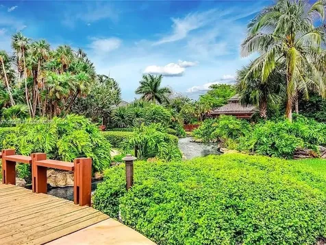 1000 Quayside Terrace Miami FL 33138