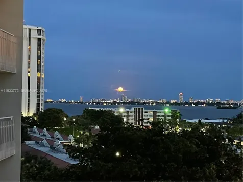 1000 Quayside Terrace Miami FL 33138