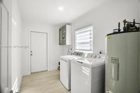 770 NW 38th Street Oakland Park FL 33309