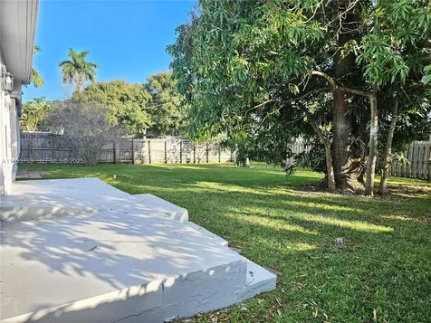 770 NW 38th Street Oakland Park FL 33309