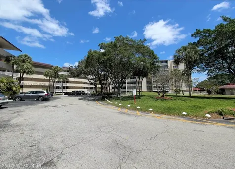 7041 Environ Boulevard Lauderhill FL 33319